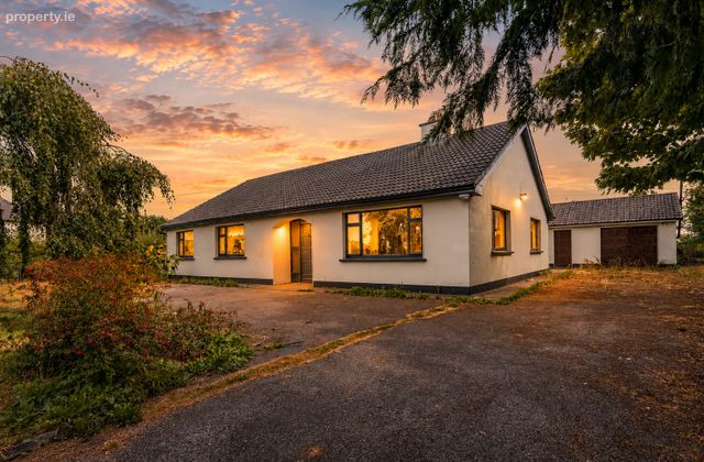 Avarno, Plunketstown, Castledermot, Co. Kildare, Castledermot, Co. Kildare - Click to view photos