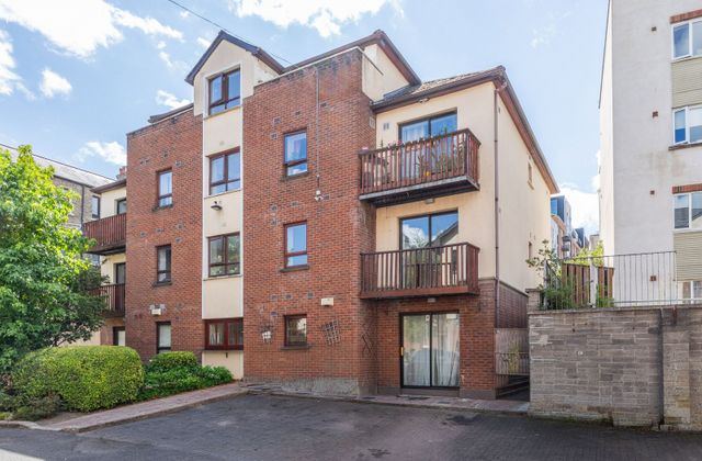 Apartment 40, Saint James's Court, St. James Gate, Dublin 8 - Click to view photos