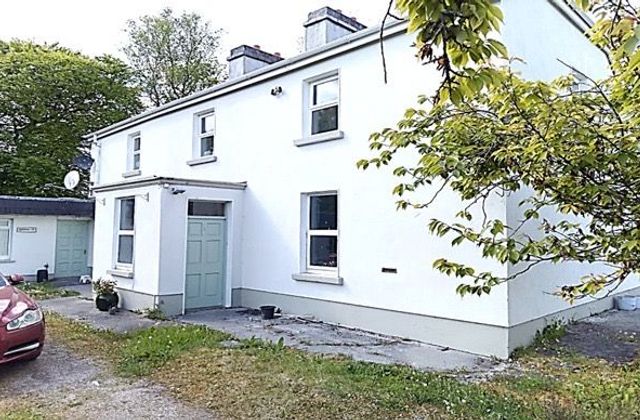 Orb House, Mullenduff, Ballinagare, Brackloon, Co. Roscommon - Click to view photos