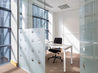 77 Sir John Rogersons Quay, Dublin 2 - Image 4