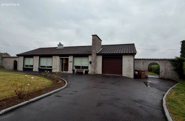Coolamber, Green Park, Glasheen, Co. Cork - Click to view photos