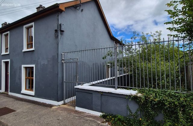 1 East Port, Ballyshannon, Co. Donegal - Click to view photos