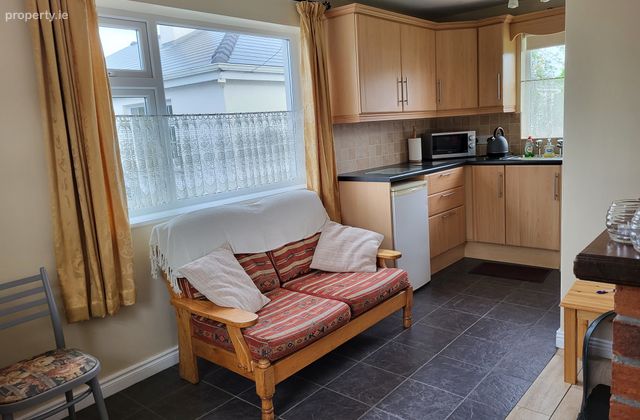 Castleport Apartment, Ballymacrah, Castlebar, Co. Mayo - Click to view photos