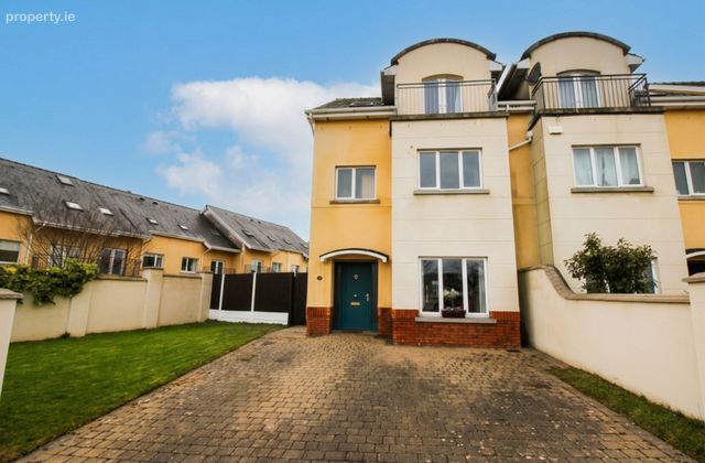 7 Meadow View, Carrigaline, Co. Cork - Click to view photos