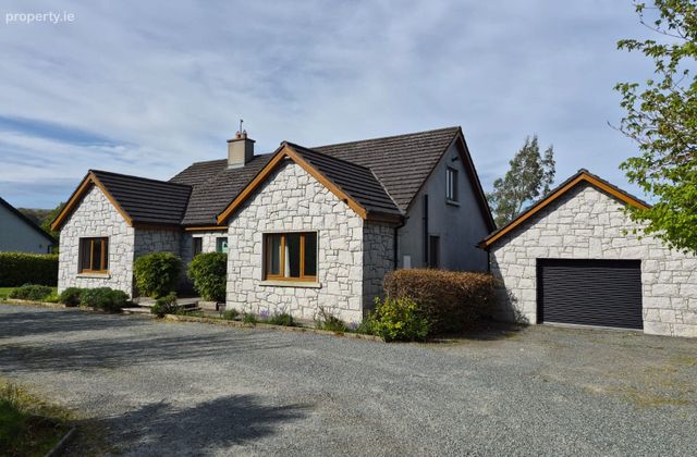 Oldcourt, Manor Kilbride, Blessington, Co. Wicklow - Click to view photos