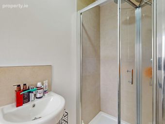 18 The Courtyard, Kilmartin Grove, Hollystown, Dublin 15 - Image 4