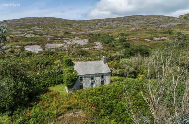 Mauladinna, Schull, Dunmanus, Co. Cork - Click to view photos