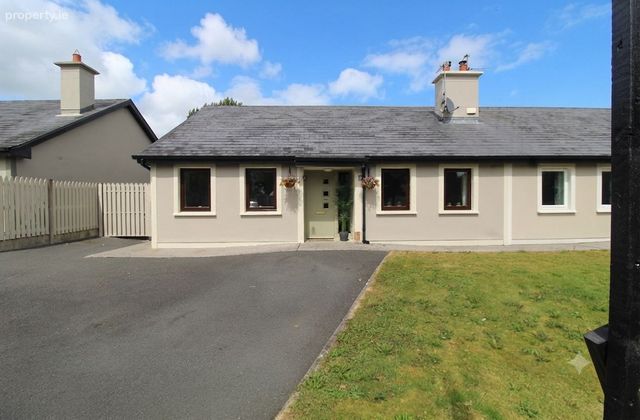 4 Southgate, Crinkle, Birr, Co. Offaly - Click to view photos