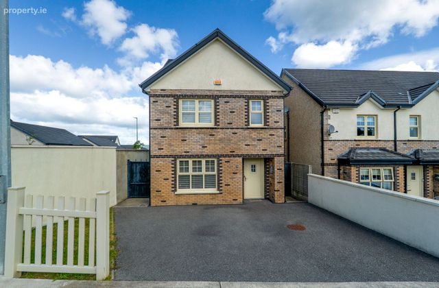 66 Kirvin Hill, Broomhall, Rathnew, Co. Wicklow - Click to view photos