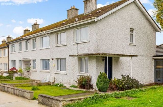St Brigid's Park, Foxrock, Dublin 18 - Click to view photos