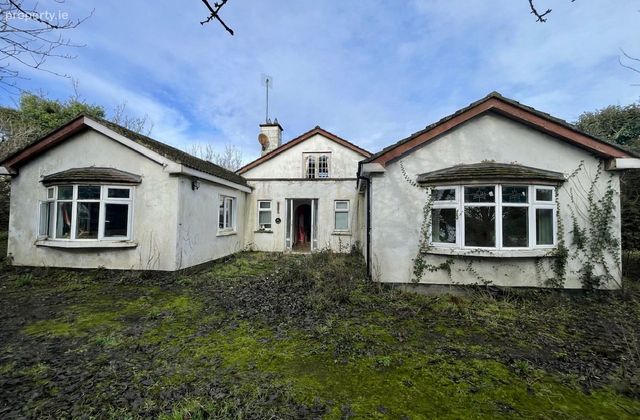 St Martin's, Baskin Lane, Cloghran, Co. Dublin - Click to view photos