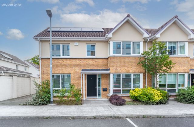 1 Diswellstown Place, Hamilton Park, Carpenterstown, Dublin 15 - Click to view photos