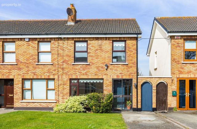 28 The Crescent, Binn Eadair View, Sutton, Dublin 13 - Click to view photos