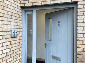 17 The Crescent, Carrickmines Green, Carrickmines, Dublin 18 - Image 2