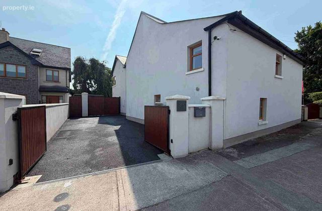 Highfield House, Ballymakenny Road, Drogheda, Co. Louth - Click to view photos