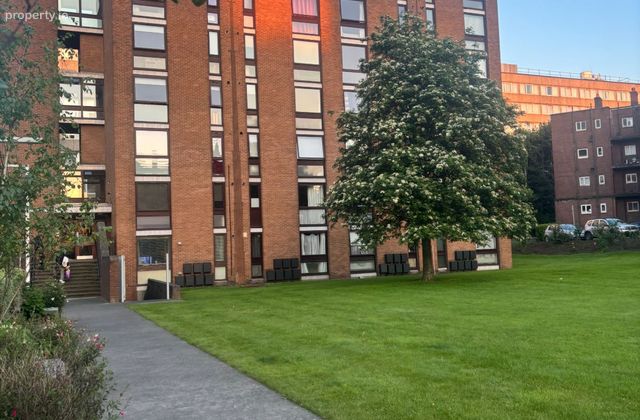 Rowan House, Mespil Estate, Ballsbridge, Dublin 4 - Click to view photos