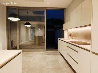 7 The Courtyard, Foxrock Park, Foxrock, Dublin 18 - Image 2