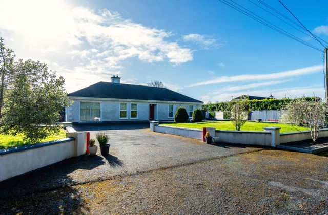 Derrybeg Lane, Killeigh, Killeigh, Co. Offaly - Click to view photos