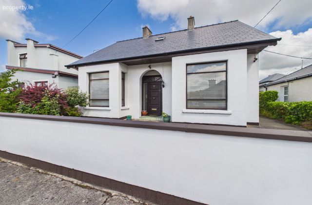 Old Gallowsfield, Tralee, Tralee, Co. Kerry - Click to view photos