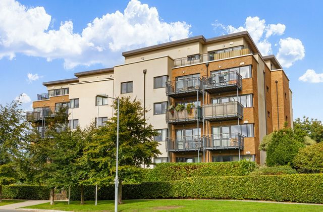 17 The Crescent, Carrickmines Manor, Carrickmines, Dublin 18, Carrickmines, Dublin 18 - Click to view photos