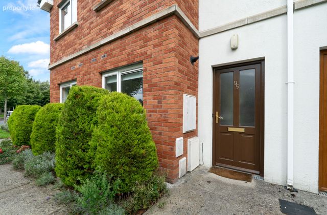 Esker Manor, Lucan, Lucan, Co. Dublin - Click to view photos