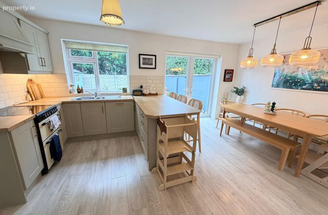 39 The Drive, Broadale, Maryborough Hill, Douglas, Co. Cork - Click to view photos