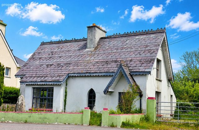 South Square, Sneem, Co. Kerry - Click to view photos