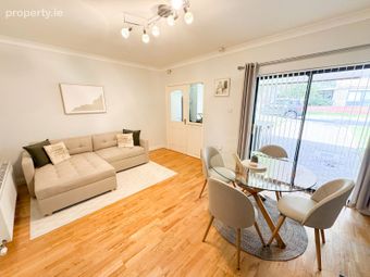 8 Gleann Na R&iacute;, Druids Valley, Cabinteely, Dublin 18 - Image 5
