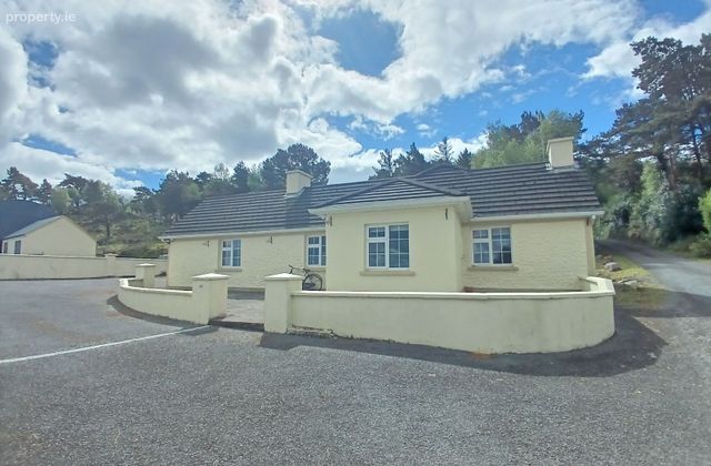 Carhoonahone, Beaufort, Co. Kerry - Click to view photos