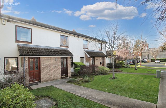 18 The Poplars, Monkstown Valley, Monkstown, Co. Dublin - Click to view photos